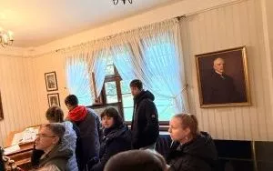Wycieczka uczni&oacute;w do Pałacyku Myśliwskiego w Antoninie (1)