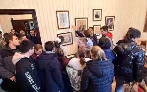 Wycieczka uczni&oacute;w do Pałacyku Myśliwskiego w Antoninie (10)