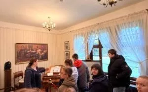 Wycieczka uczni&oacute;w do Pałacyku Myśliwskiego w Antoninie (3)