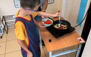 Laboratoria Przyszłości - spaghetti w klasie 4-6usB  (14)