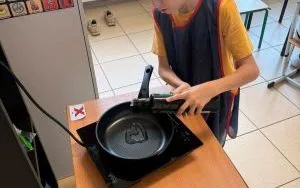Laboratoria Przyszłości - spaghetti w klasie 4-6usB  (6)