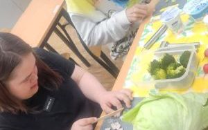 lLaboratoria Przyszłości - zdrowa sałatka w klasie 7-8uC (3)