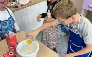 Laboratoria Przyszłości - Październik - Naleśniki w klasie 4us (17)